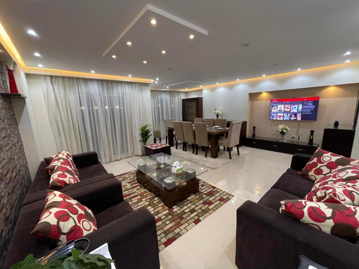 Superb & Comfy 3Bdr Apartment With Outstanding View شقة فندقية فاخرة فيو رائع للمطار Kairo Eksteriør billede