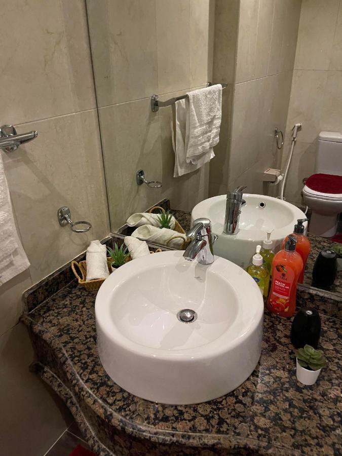 Superb & Comfy 3Bdr Apartment With Outstanding View شقة فندقية فاخرة فيو رائع للمطار Kairo Eksteriør billede